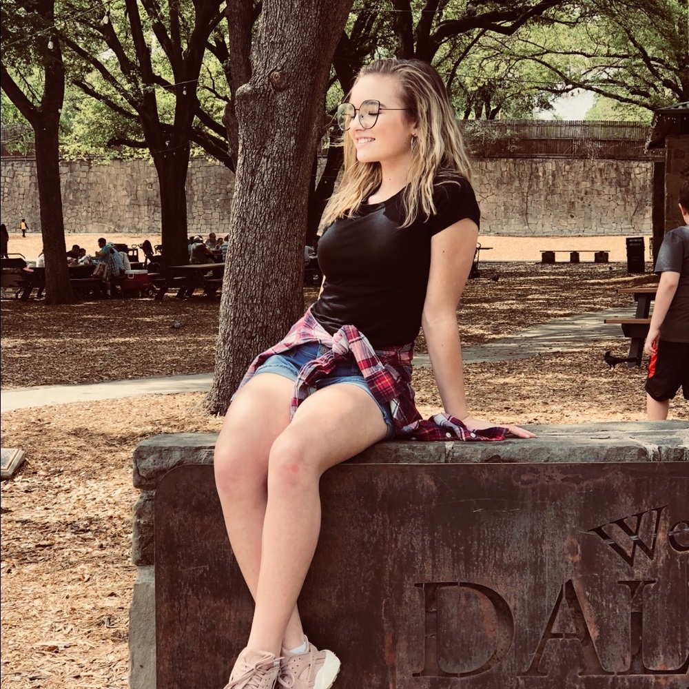 Meet your Posher, Amelia